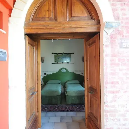 B&B Locanda Tre Pini * קייטי